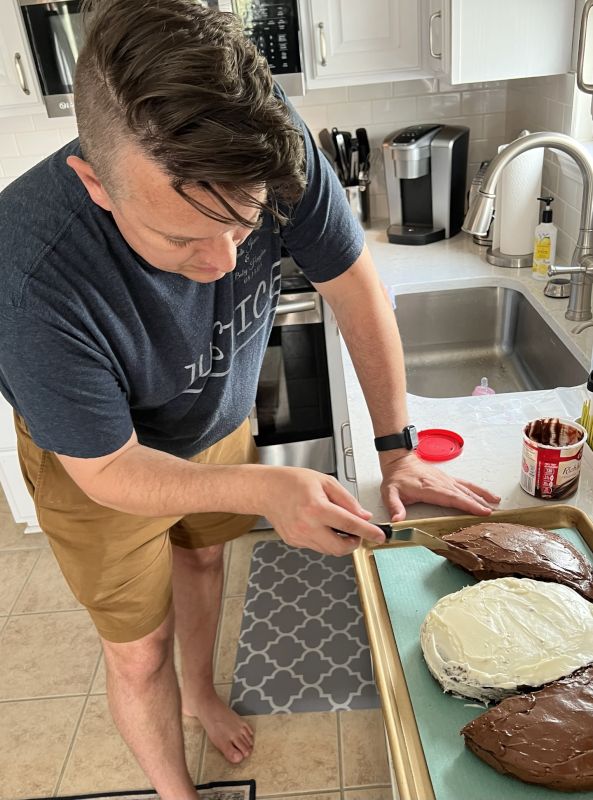 Jeramy Enjoys Decorating Cakes