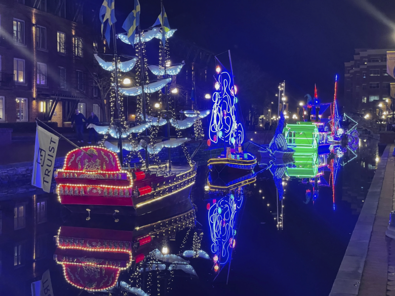 A Local Tradition: Christmas Boats Decorated on the Creek